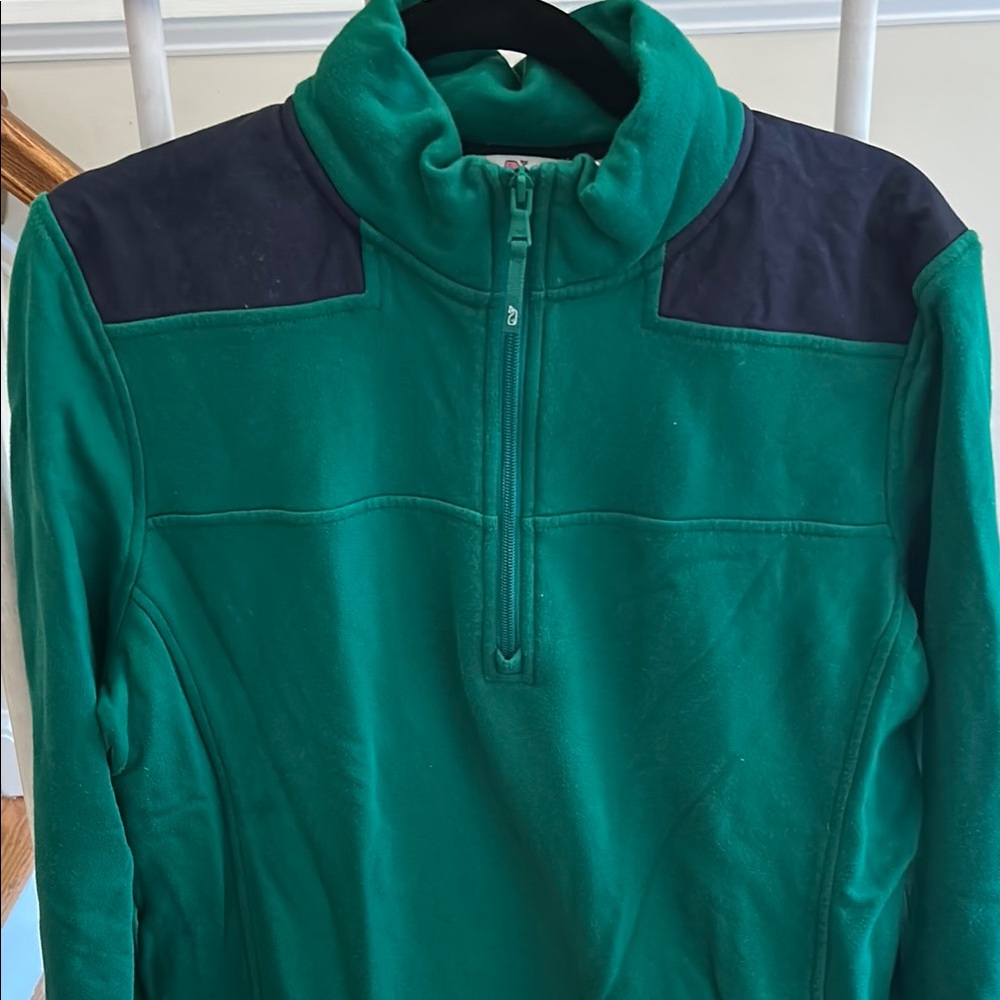 GUC women’s Vineyard Vines Green and Black Zip Up,
Size large